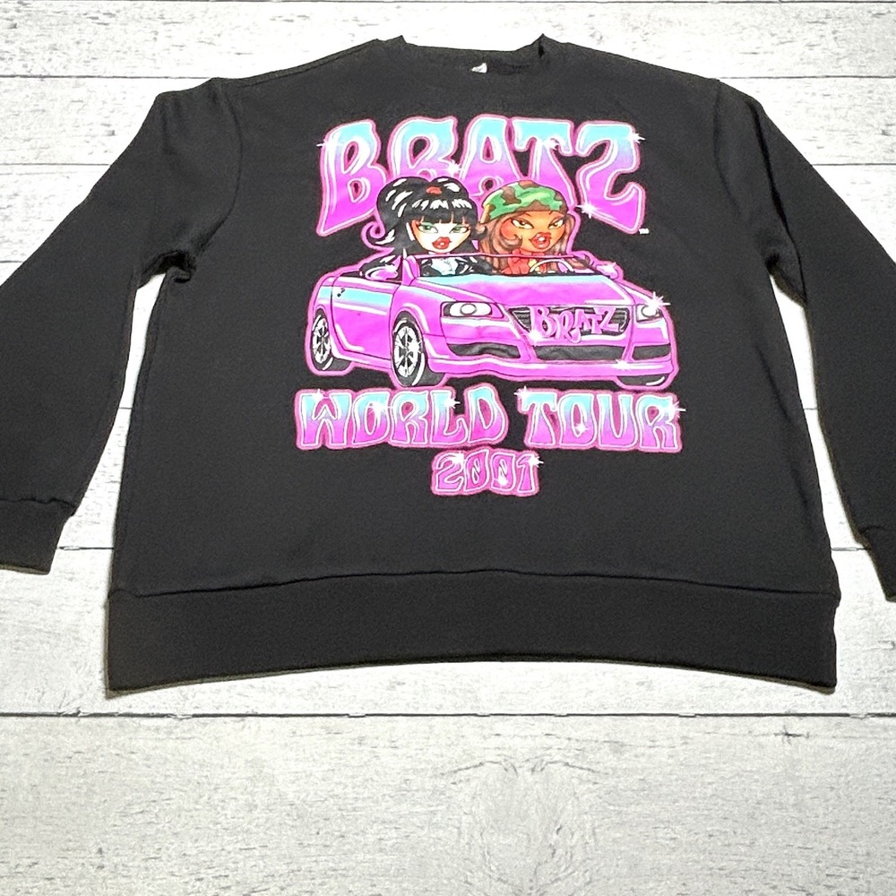 Bratz World Tour Men’s Black Graphic Fleece Crewneck Pullover Sweatshirt M